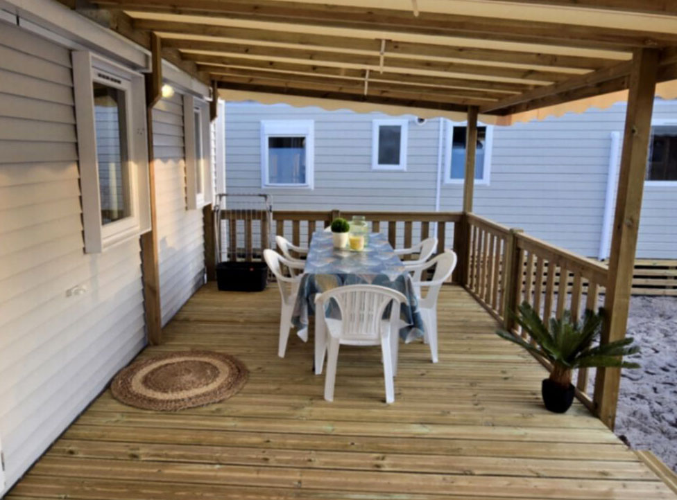 accommodation for people lacanau july